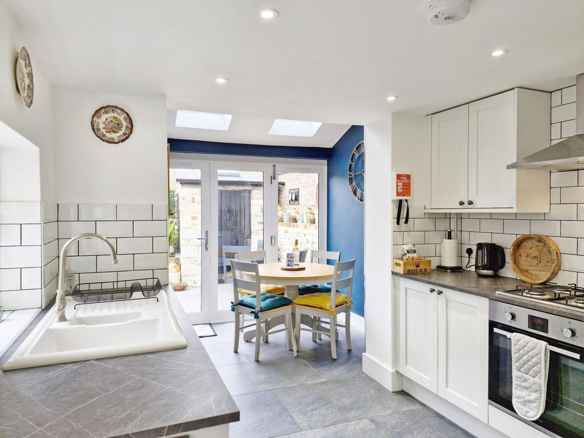 Four Priory Road, Chichester Exterior foto