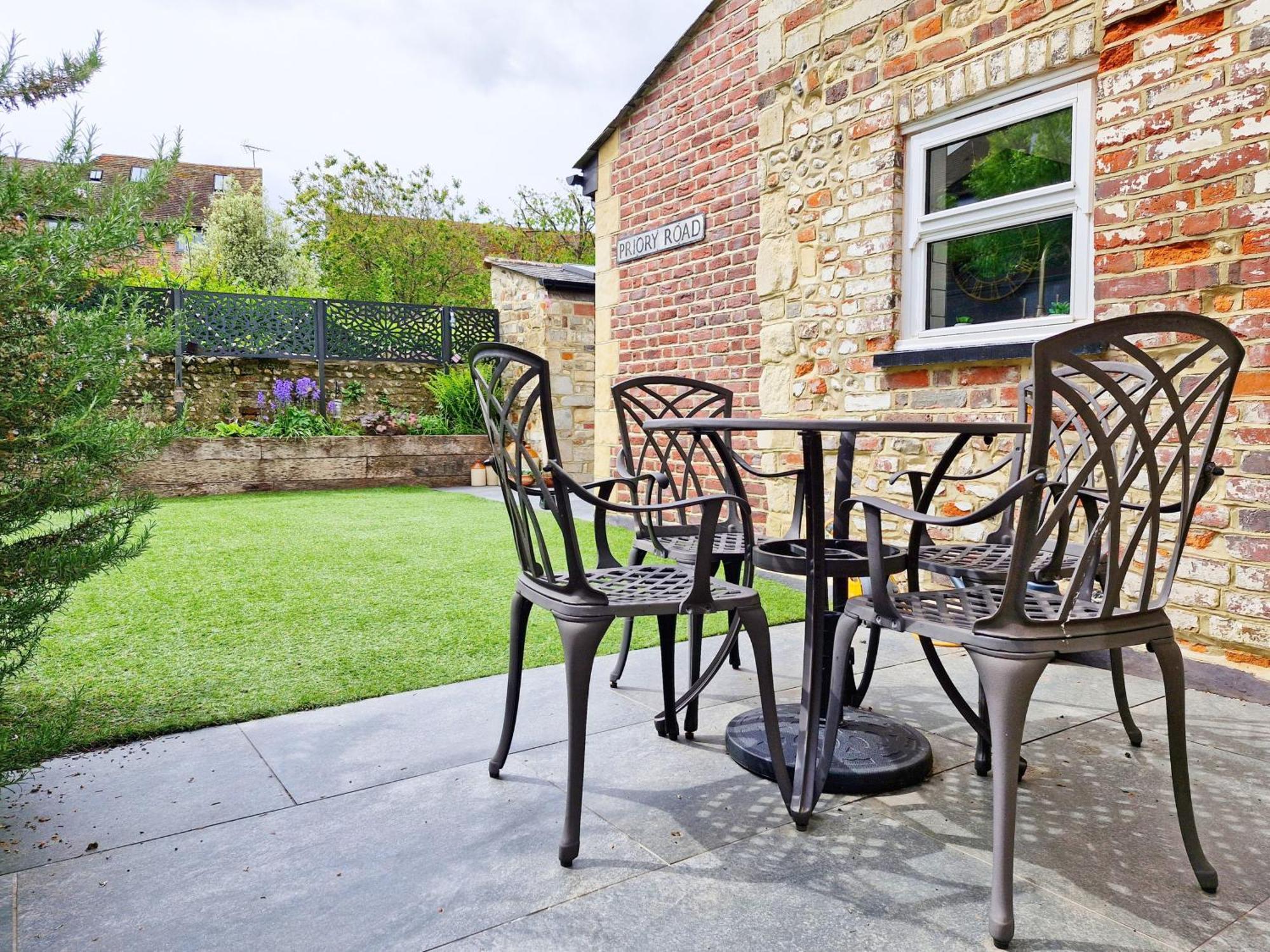 Four Priory Road, Chichester Exterior foto
